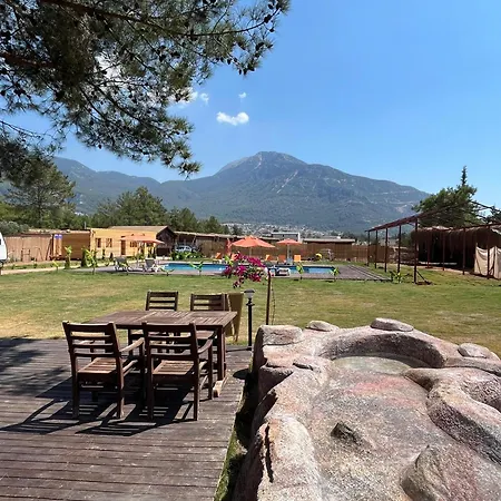 Case de vacanță Pine Village Oeluedeniz *